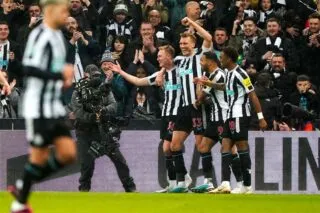 Newcastle en finale de la coupe sans trembler