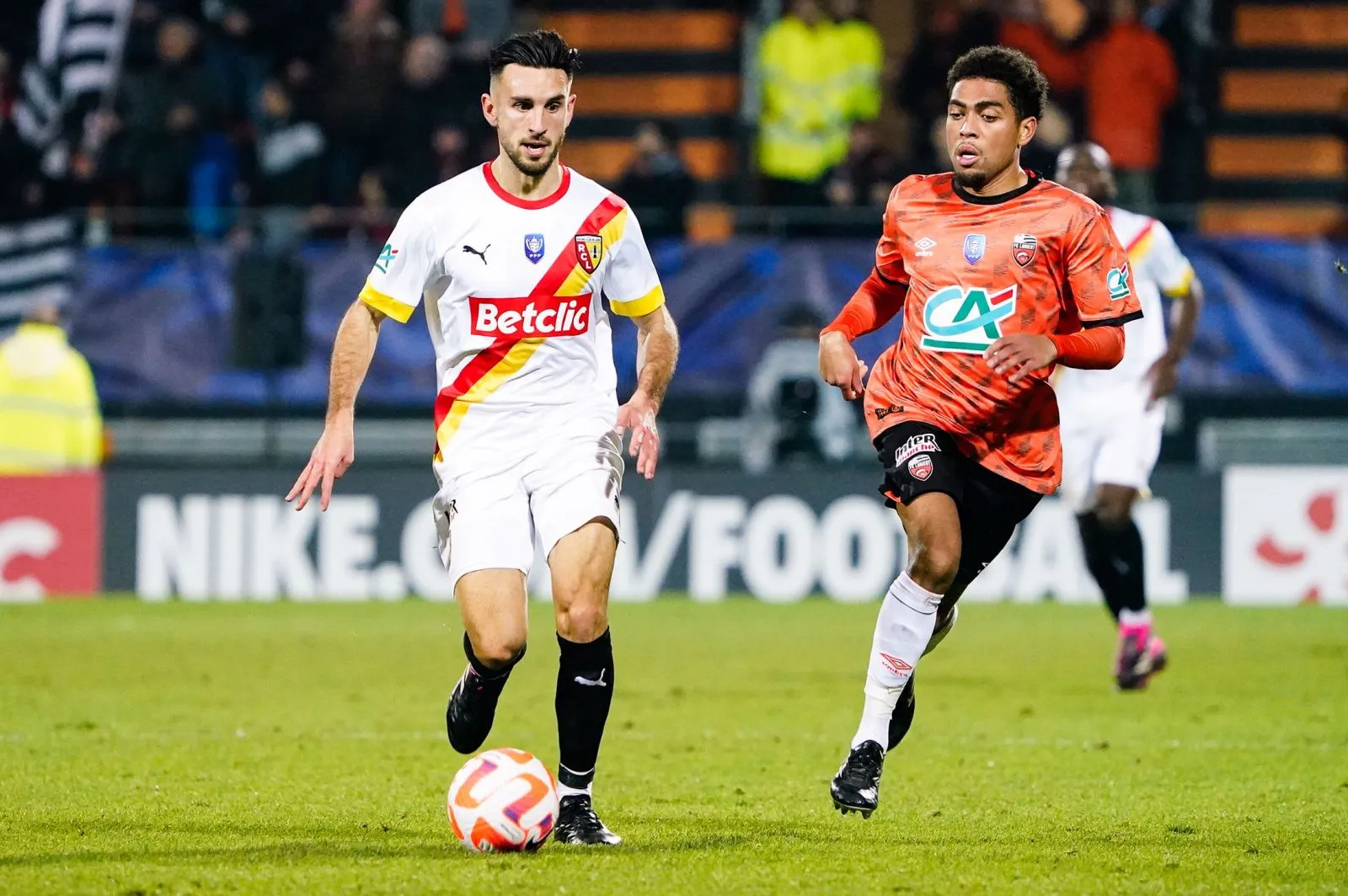 Lens résiste à Lorient et retrouve les quarts