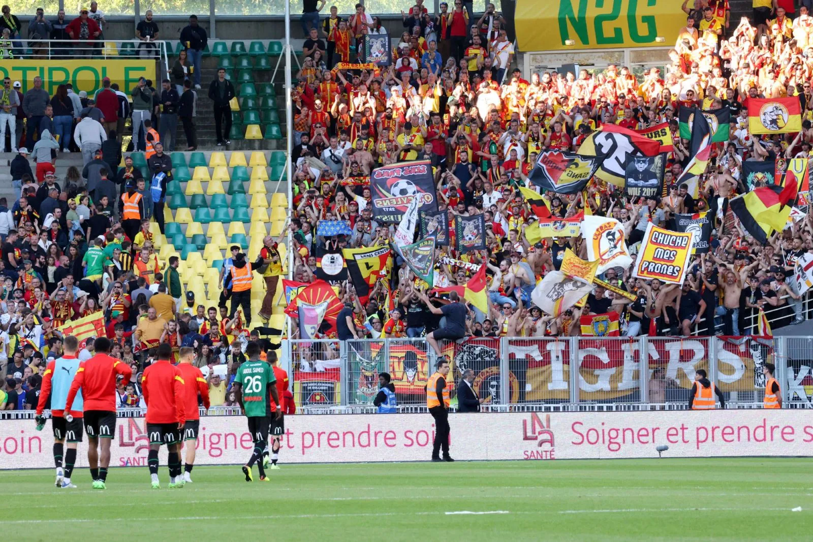 Les ultras lensois remontés contre le huis clos à Nantes