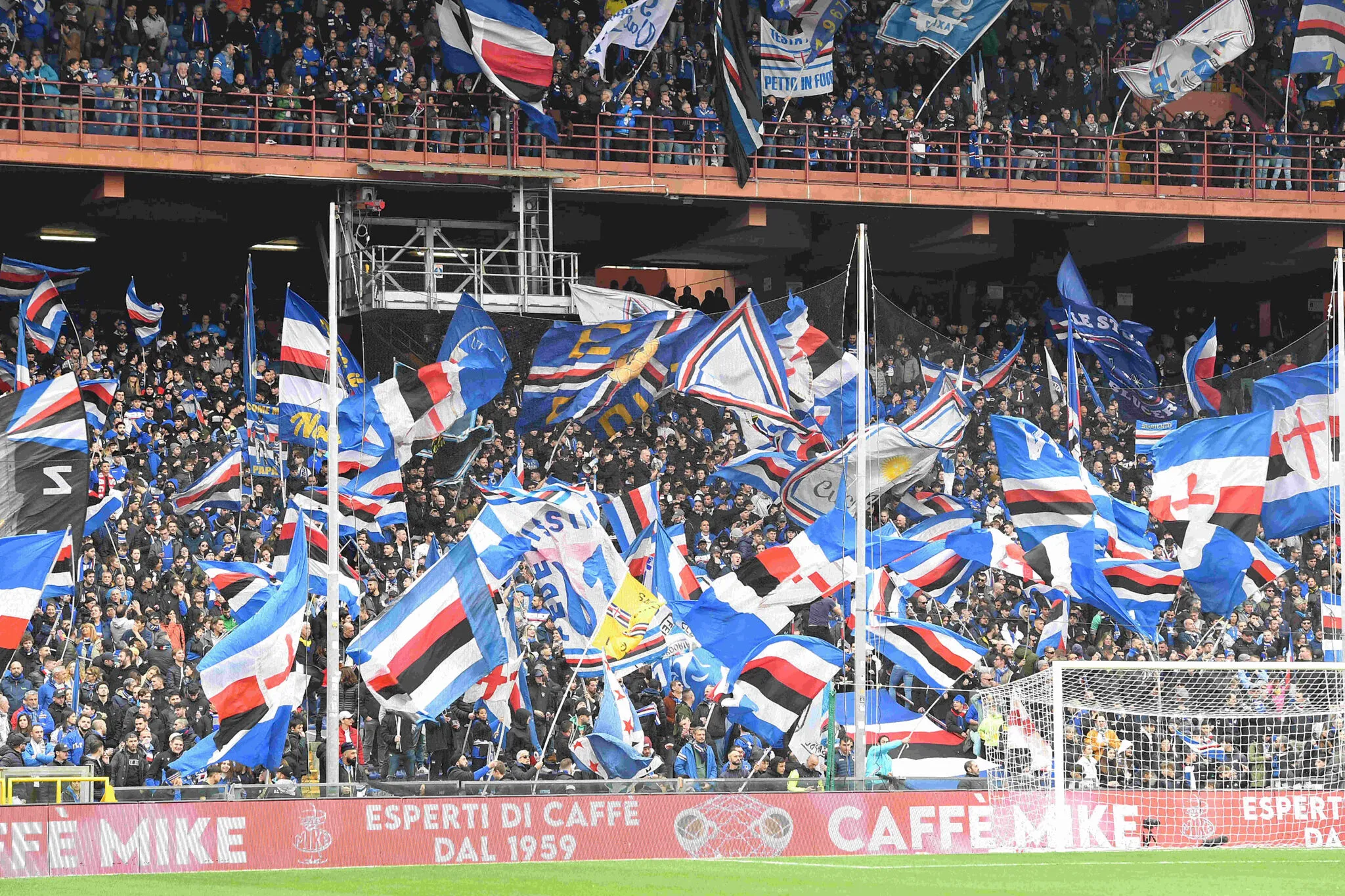 «<span style="font-size:50%">&nbsp;</span>Les prochaines têtes seront les vôtres  » : les dirigeants de la Sampdoria menacés