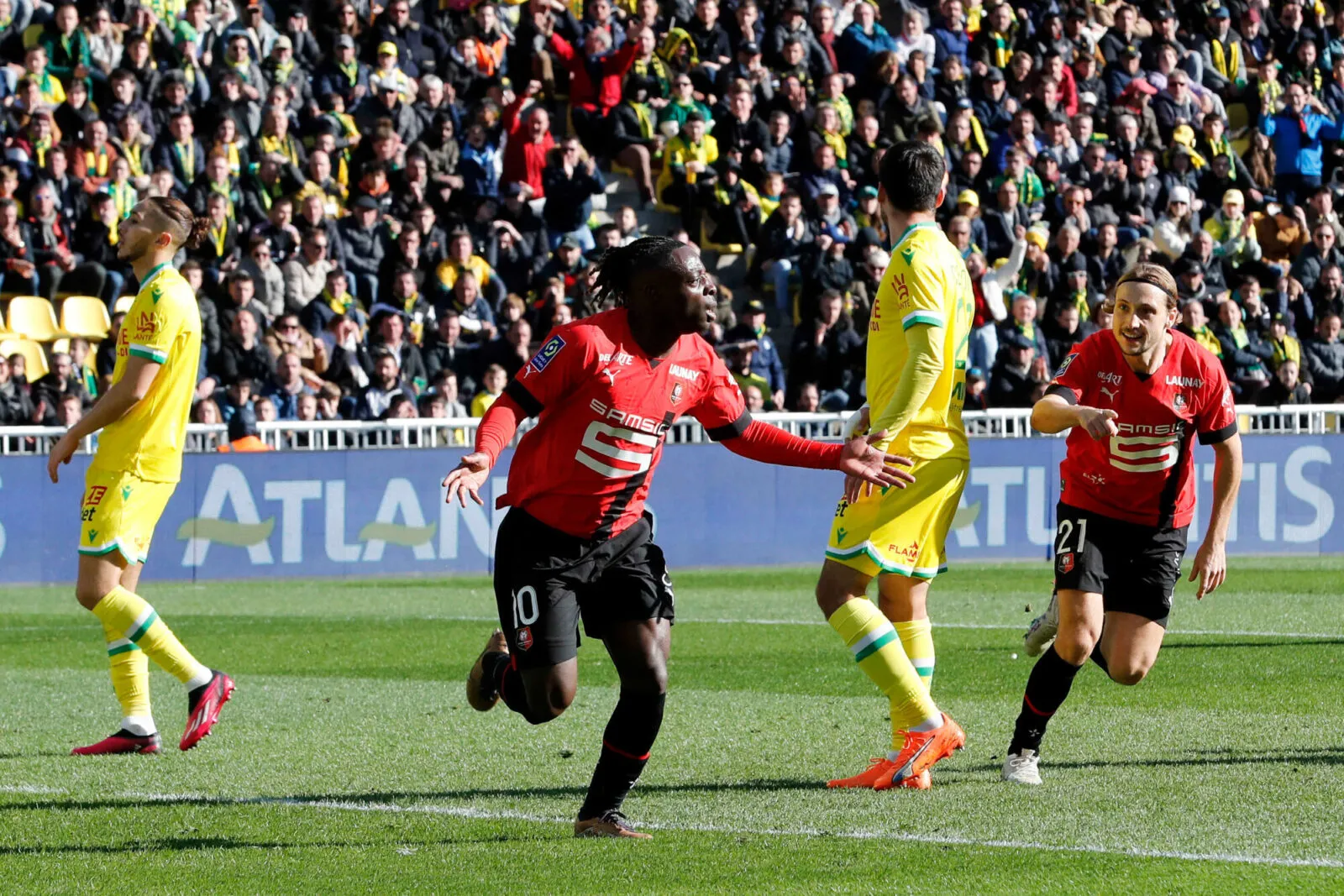 Rennes prend le derby à Nantes