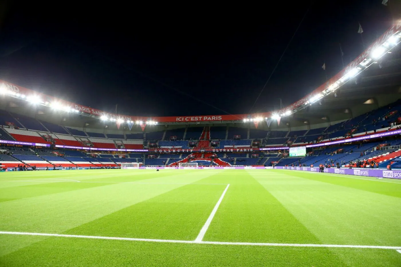 Un ultra-traileur fait 255 tours de terrain au Parc des Princes