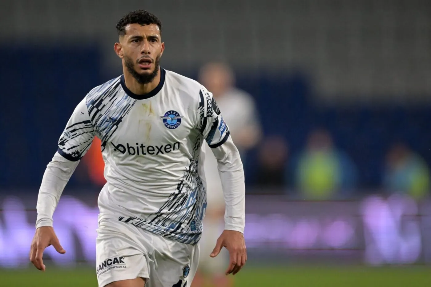 Younès Belhanda exclu pour une gifle sur un adversaire