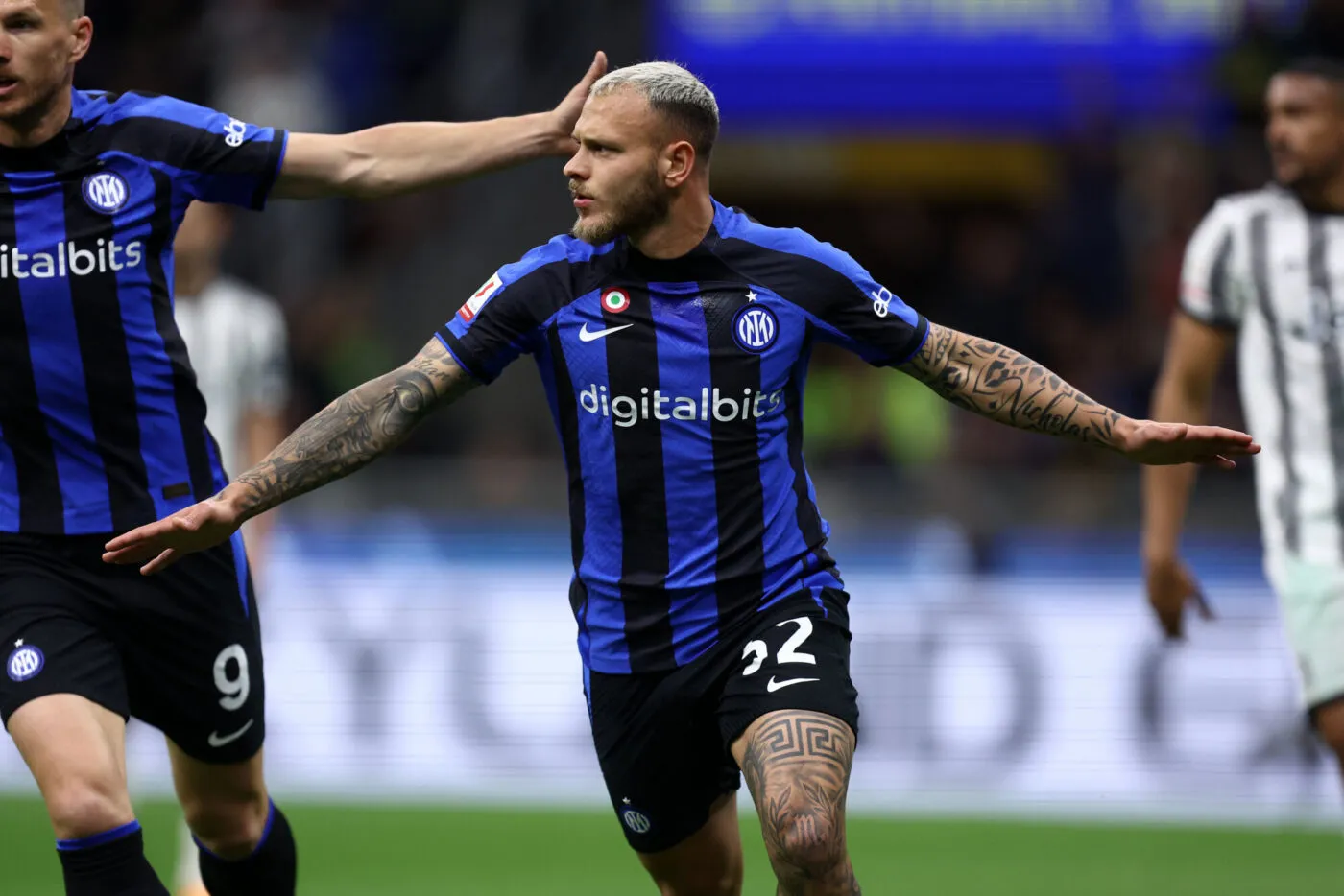 Mailand, Italien, 26.04.2023: Federico Dimarco (Fc Internazionale) Torjubel, jubelt nach seinem Treffer zum 1:0 waehrend des Halbfinalspiels der Coppa Italia zwischen Inter Mailand vs Juventus Turin im Giuseppe Meazza am 26. April 2023 in Mailand, Italien. (Foto von Sportinfoto/DeFodi Images) Milan, Italy, 26.04.2023: Federico Dimarco (Fc Internazionale) celebrates after scoring his team's first goal during the Coppa Italia semi-final match between FC Internazionale vs Juventus FC at Giuseppe Meazza on April 26, 2023 in Milan, Italy. (Photo by Sportinfoto/DeFodi Images) - Photo by Icon sport