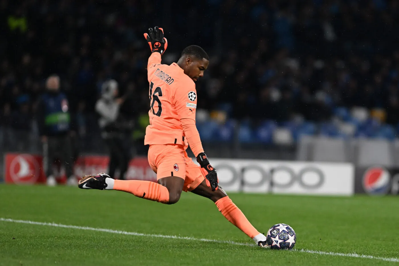 Mike Maignan of AC MIlan during the UEFA Champions League quarter finals second leg match between SSC Napoli and AC Milan on 18 of Avril 2023 at Diego Armando Maradona stadium in Naples, Italy. Photo Tiziano Ballabio (Photo by Tiziano Ballabio/LiveMedia/LiveMedia/Sipa USA) - Photo by Icon sport