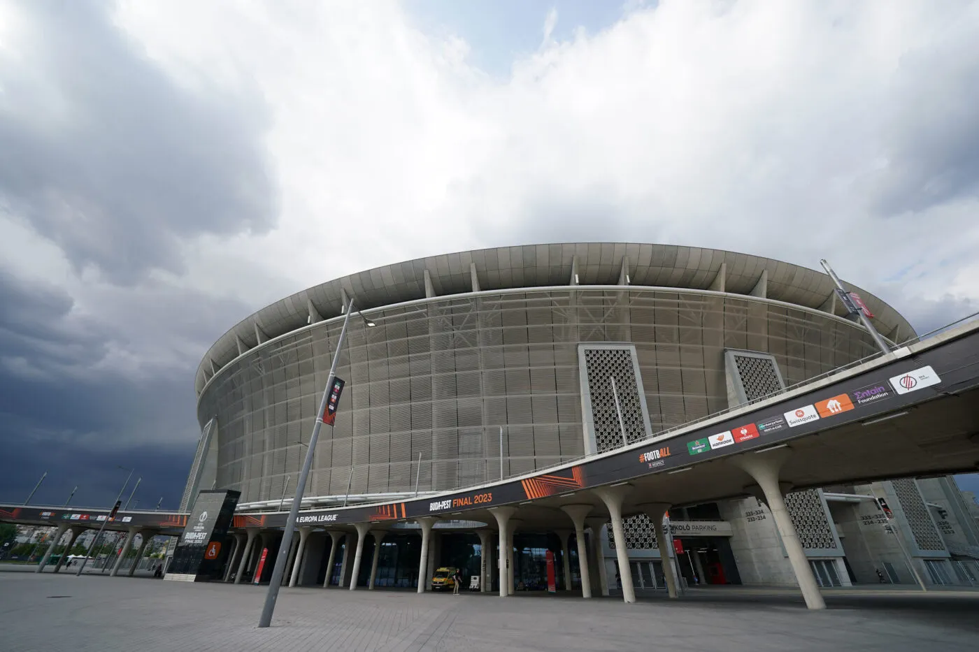 Bagarres entre supporters avant la finale de C3, deux hospitalisations