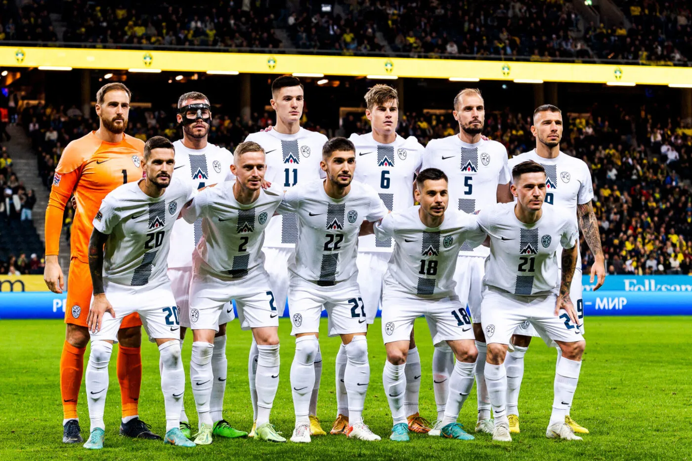 220927 The starting eleven of Slovenia ahead of the Nations League football match between Sweden and Slovenia on September 27, 2022 in Stockholm. Goalkeeper Jan Oblak, Miha Blazic, Benjamin Sesko, Jaka Bijol, Jon Stankovic, Jan Mlaker, Petar Stojanovic, Zan Karnicnik, Adam Gnezda, Gregor Sikosek and Benjamin Verbic.