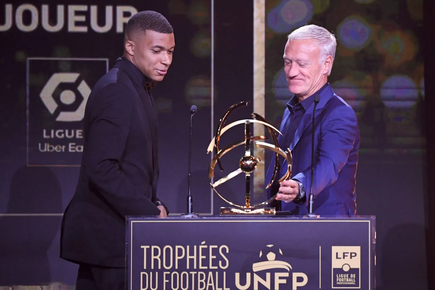 Pour Deschamps, Mbappé remportera le Ballon d'or «<span style="font-size:50%">&nbsp;</span>tôt ou tard<span style="font-size:50%">&nbsp;</span>»