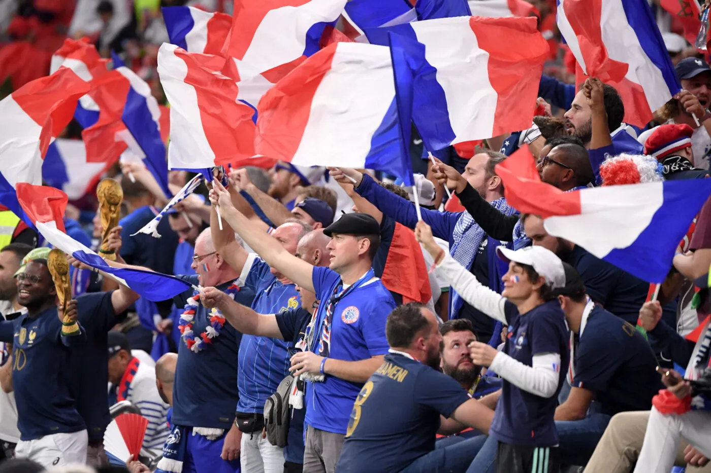 Mais qui va aller supporter les Bleues à l’autre bout du monde ?