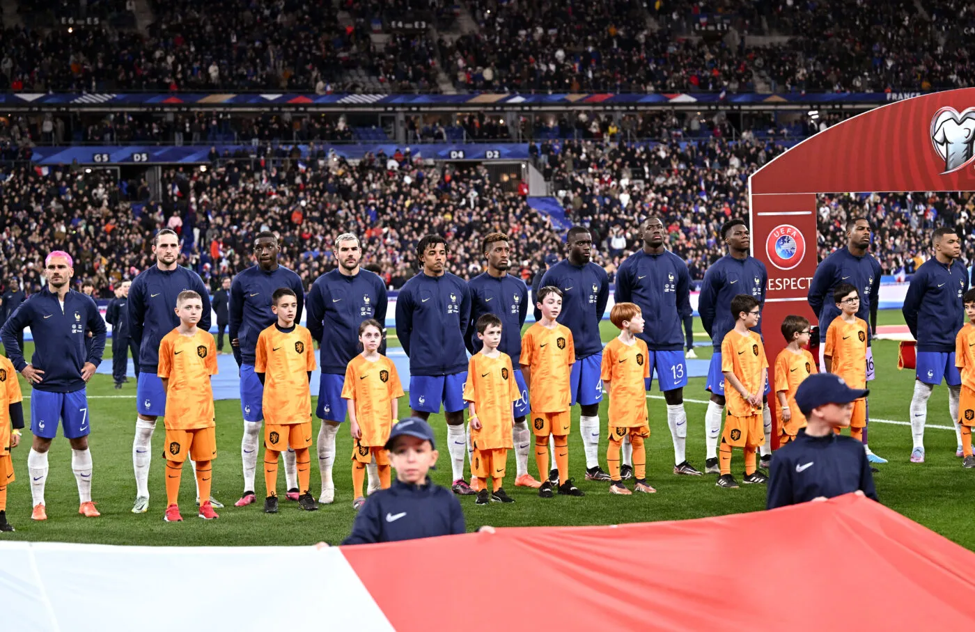 Pourquoi La Marseillaise n'est-elle jamais chantée dans les temps ?