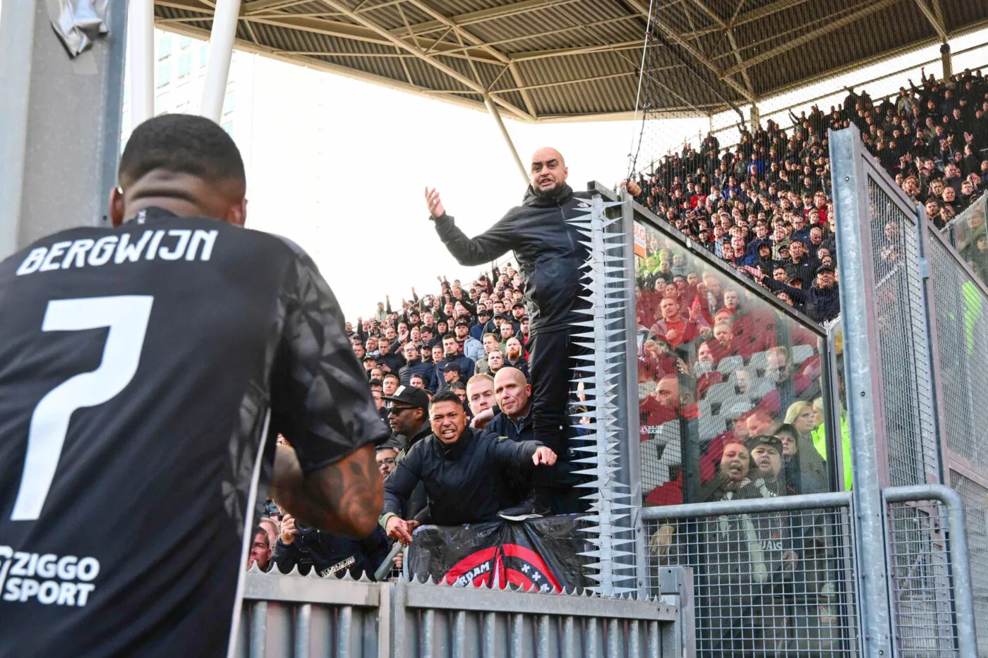 Battu dans le chaos à Utrecht, l&rsquo;Ajax continue de creuser