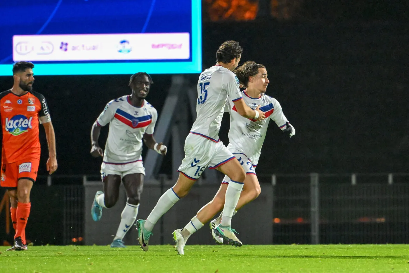 20 Baptiste MOUAZAN (usc) during the Ligue 2 BKT match between Stade Lavallois Mayenne Football Club and US Concarneau at Stade Francis-Le Basser on November 11, 2023 in Laval, France. (Photo by Christophe Saidi/FEP/Icon Sport)