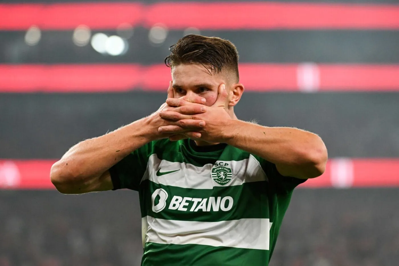 Lisbon, 12/11/2023 - Sport Lisboa e Benfica hosted Sporting Clube de Portugal this evening at the Estádio da Luz in Lisbon, in a game counting for the eleventh round of the Primeira Liga 2023/24. Viktor Gyökeres (Zed Jameson / Global Imagens) - Photo by Icon sport