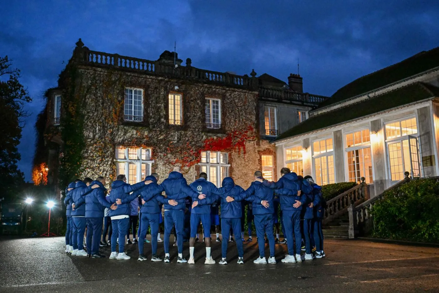 Les Bleus ont rendu hommage aux victimes des attentats du 13 novembre 2015