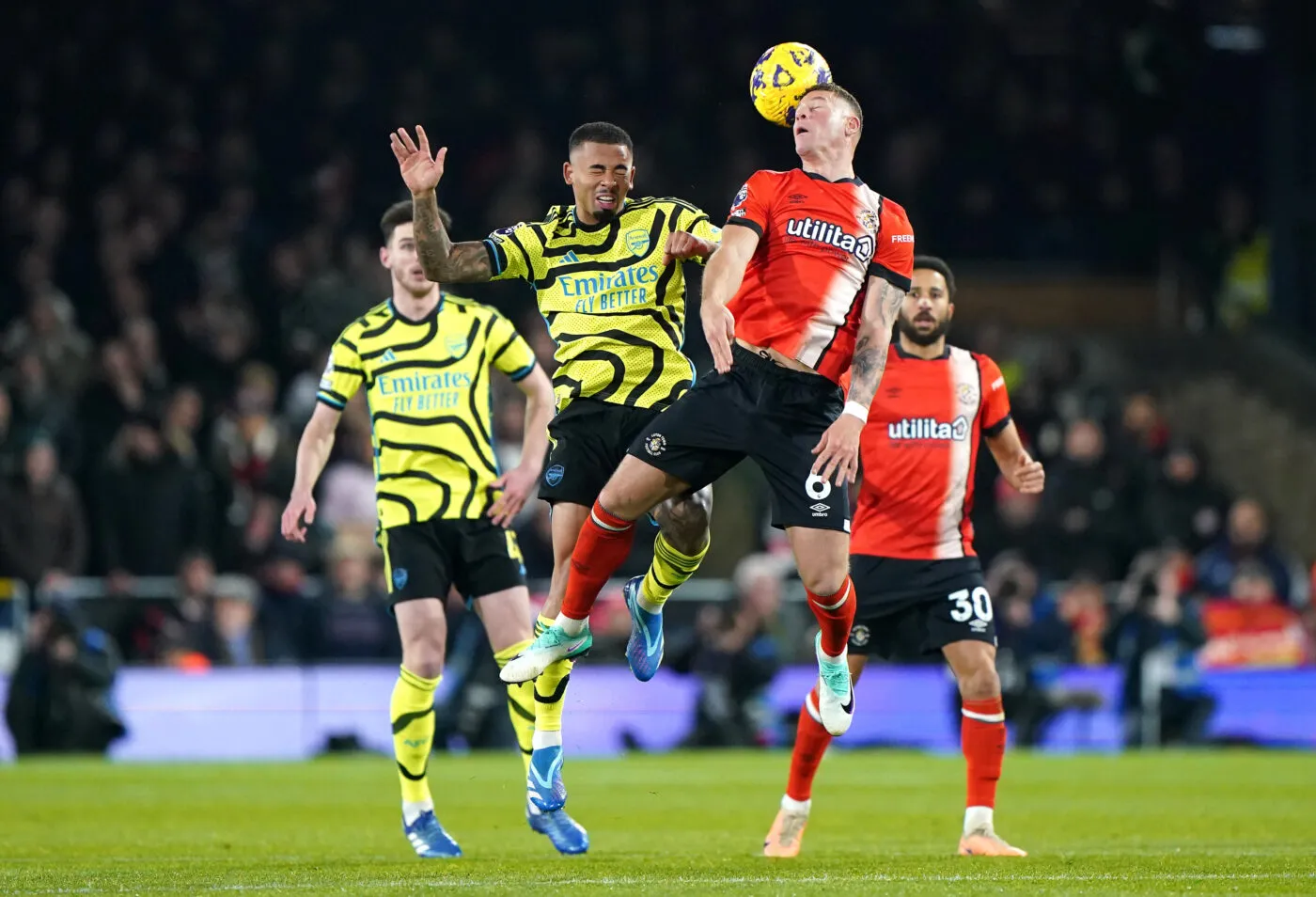 Arsenal saute Luton Town sur la ligne