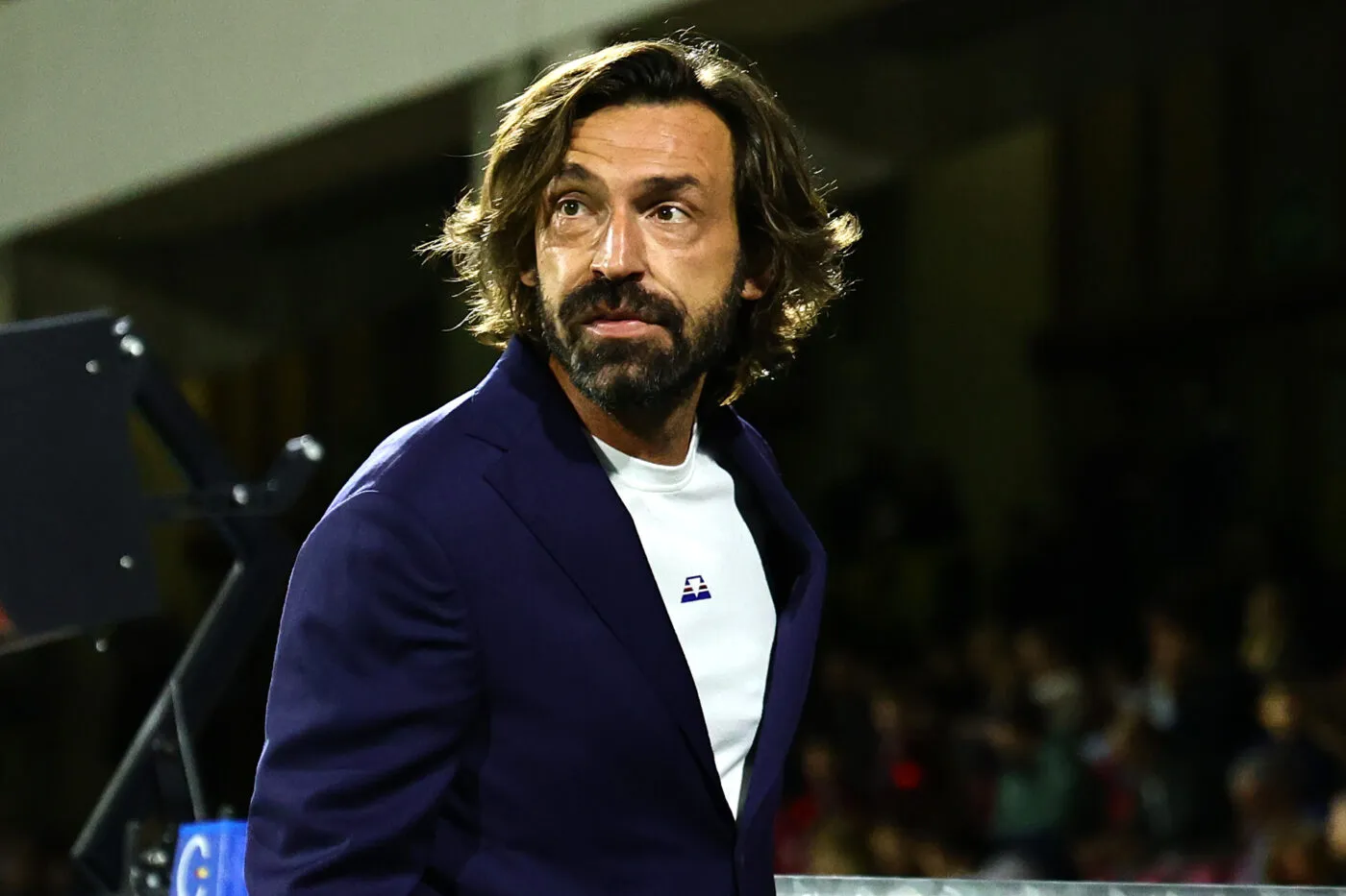 Andrea Pirlo se fait secouer par l&rsquo;un de ses joueurs qui vient de marquer