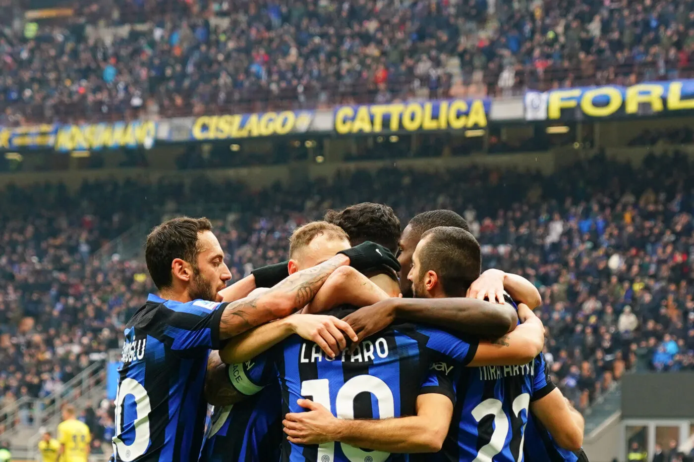 Foto Spada/LaPresse 06 Gennaio 2024 - Milano, Italia - sport, calcio - Inter vs Hellas Verona - Campionato italiano di calcio Serie A TIM 2023/2024 - Stadio San Siro. Nella foto: Lautaro Martinez (FC Inter); esultanza dopo gol 1-0 January 06 2024 Milan, Italy - sport, calcio - Inter vs Hellas Verona - Italian Serie A Football Championship 2023/2024 - San Siro Stadium. In the pic: : Lautaro Martinez (FC Inter); celebrates after scoring 1-0 - Photo by Icon sport