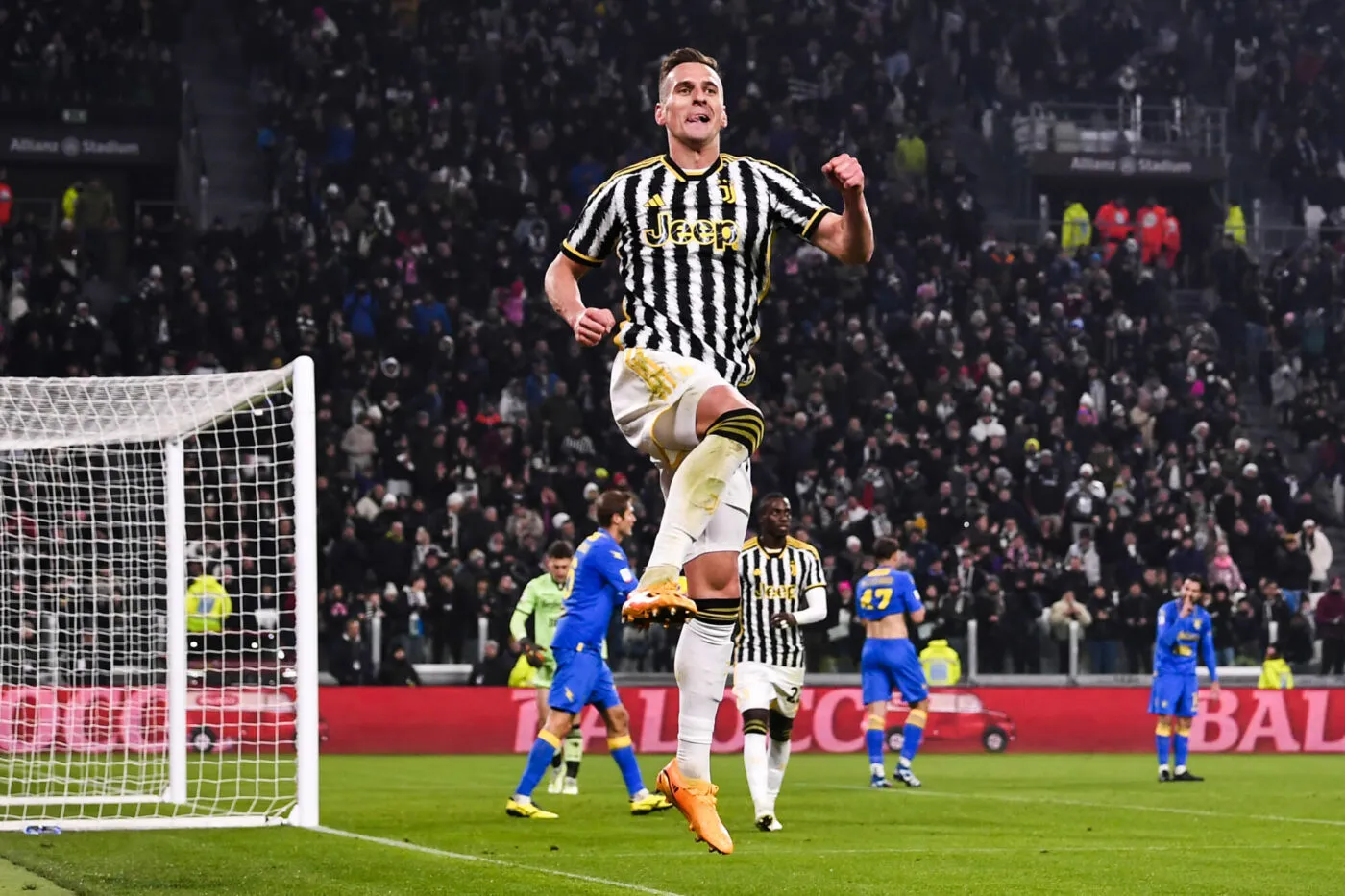 Foto Fabio Ferrari/LaPresse 11 Gennaio 2024 - Torino, Italia - sport, calcio - Juventus vs Frosinone - Coppa Italia Frecciarossa 2023/2024 - quarti di finale - Juventus Stadium. Nella foto: Arkadiusz Milik (Juventus FC) esultanza goal 3-0 January 11, 2024 Turin, Italy - sport, soccer -Juventus vs Frosinone - Coppa Italia Frecciarossa 2023/2024 - quarter finals - Juventus Stadium . In the pic: Arkadiusz Milik (Juventus FC) scores goal 3-0 - Photo by Icon Sport