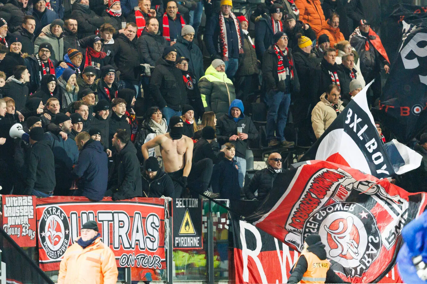 Le match RWD Molenbeek &#8211; KAS Eupen arrêté par les supporters en Belgique