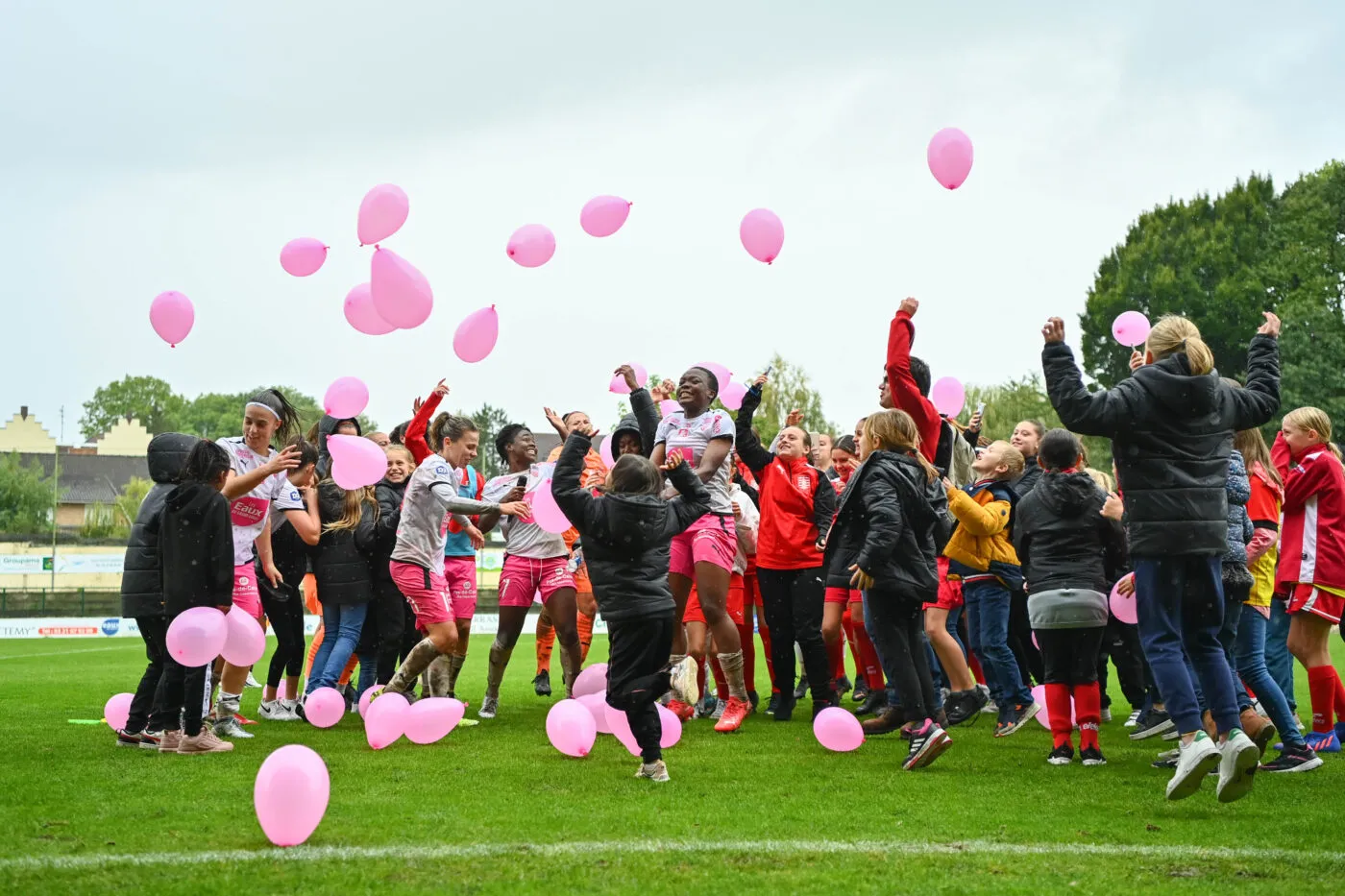 Les supporters lensois protestent contre les horaires absurdes de la Coupe de France féminine