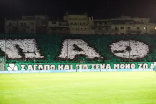 Après deux mois de huis clos, la Grèce va autoriser le retour des supporters