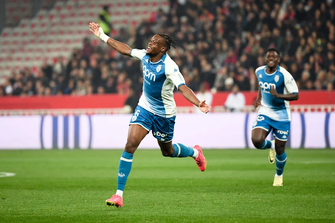 Réduit à dix, Nice chute face à Monaco après un match fou