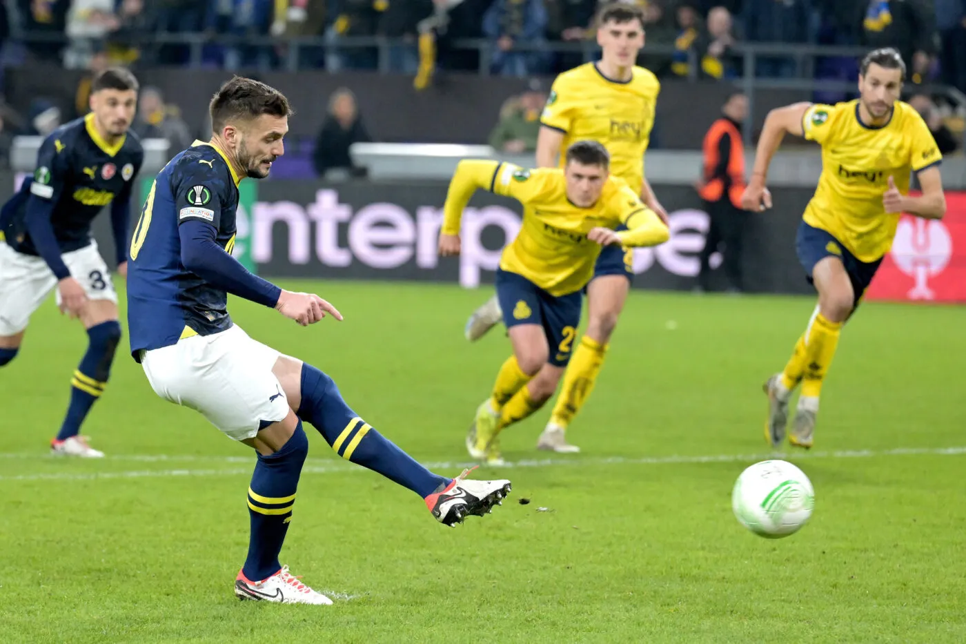 C4 : L'Union saint-gilloise giflée par le Fener, la Fiorentina remporte un match fou