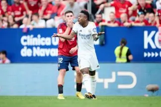 Osasuna nie les accusations de racisme envers Vinícius