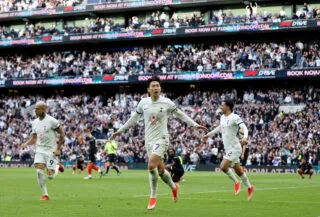 Tottenham grille la politesse à Luton, Chelsea patine