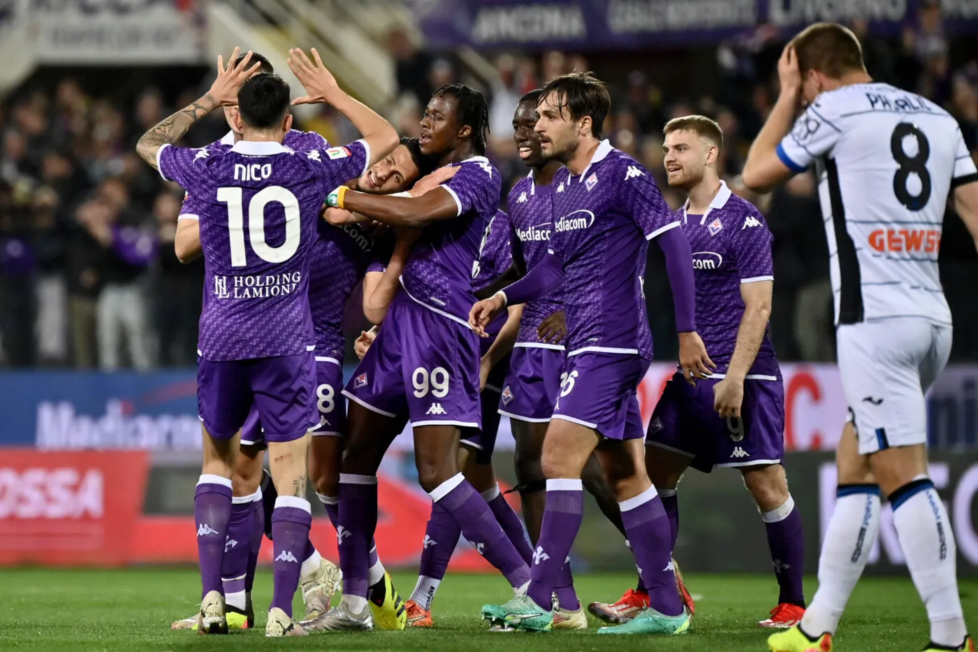 Fiorentina's Rolando Mandragora celebrates after goal 1-0 during the Coppa Italia Frecciarossa semi-final match between Fiorentina and Atalanta - Coppa Italia Frecciarossa at Artemio Franchi Stadium - Sport, Soccer - Florence, Italy - Wednesday April 3, 2024 (Photo by Massimo Paolone/LaPresse)   - Photo by Icon Sport