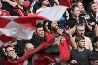 Grève, banderoles et jets de fumigènes pour les supporters du Standard