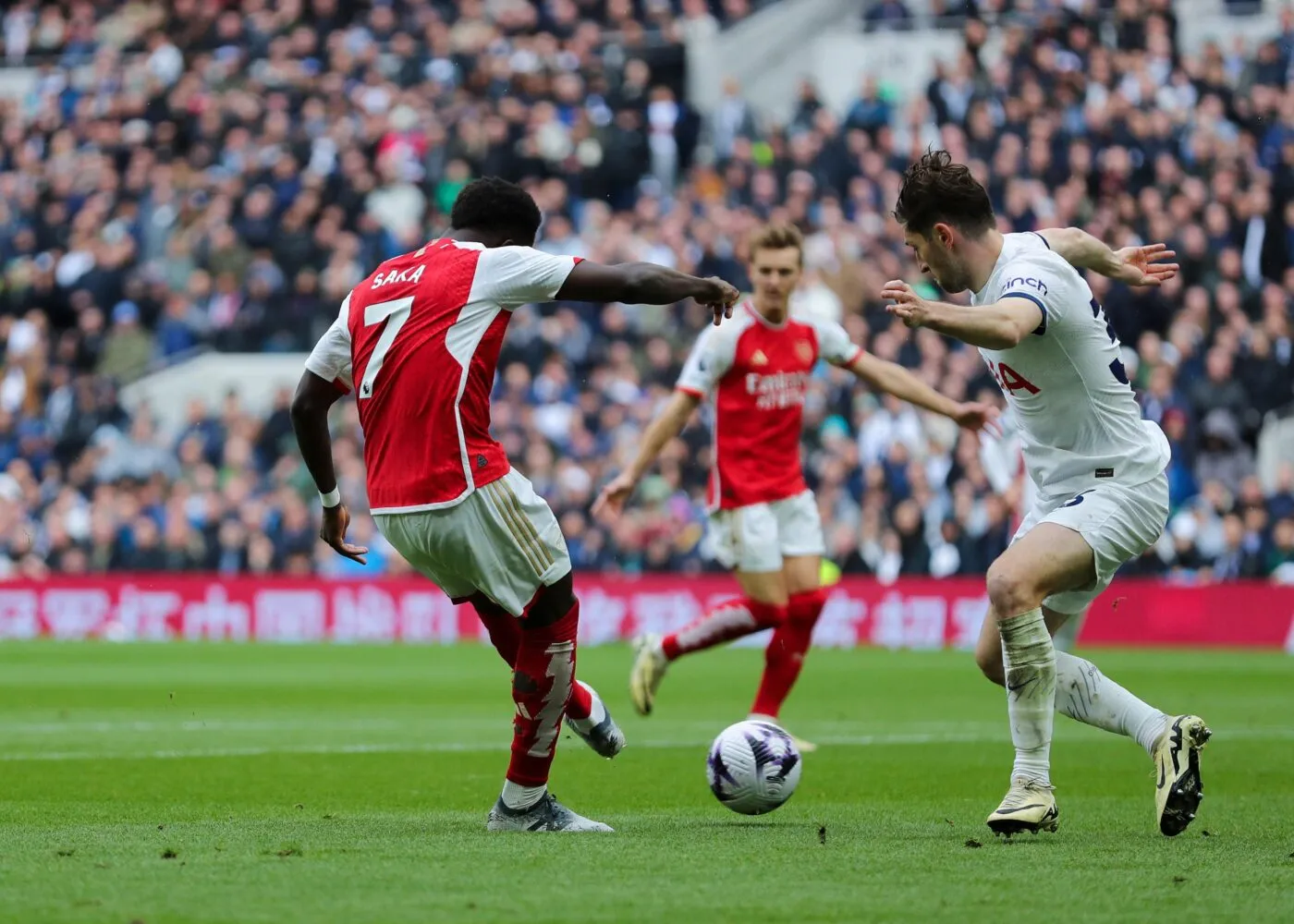 Arsenal domine Tottenham et croit toujours au titre