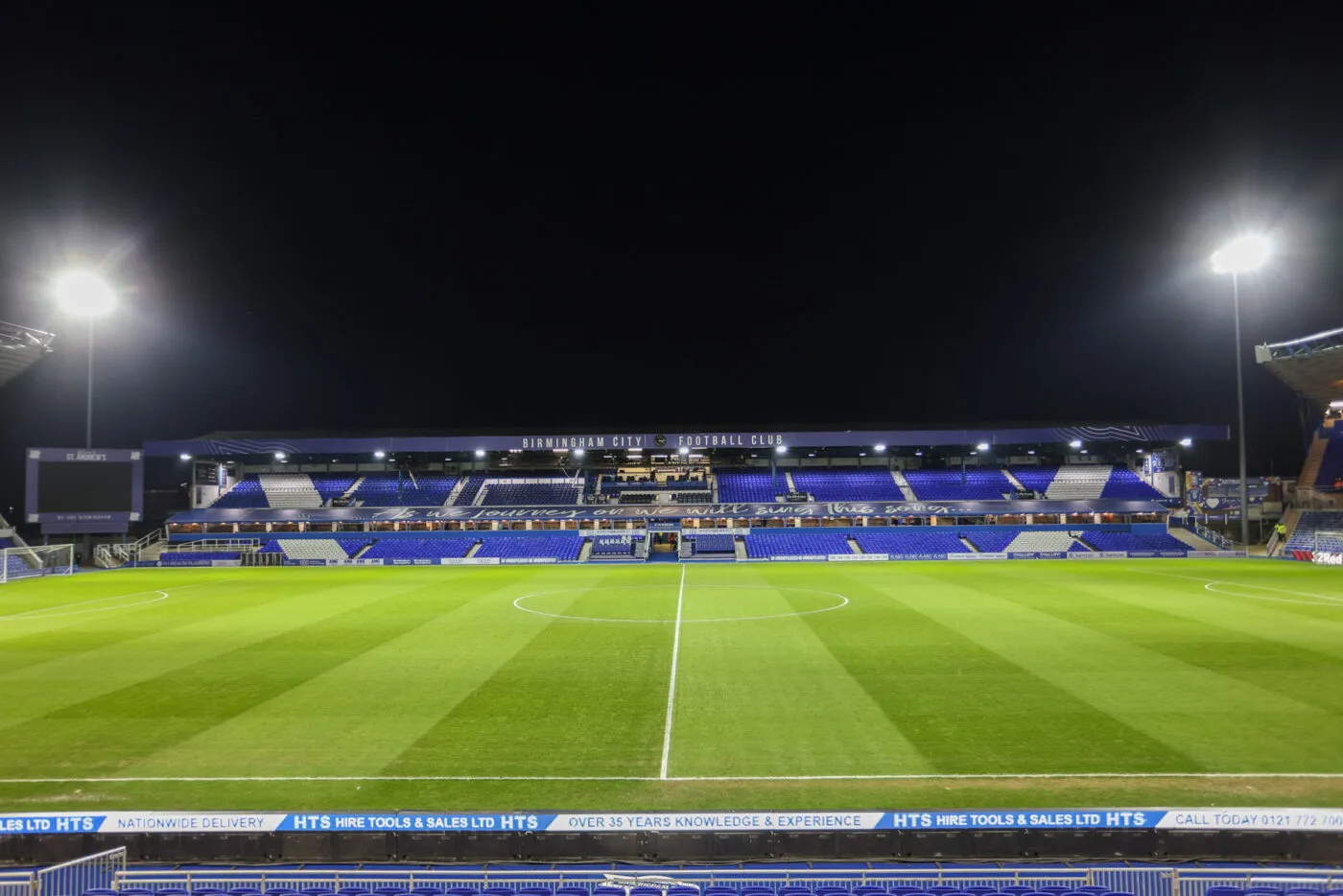 L’incroyable but d’un supporter de Birmingham après avoir envahi le terrain