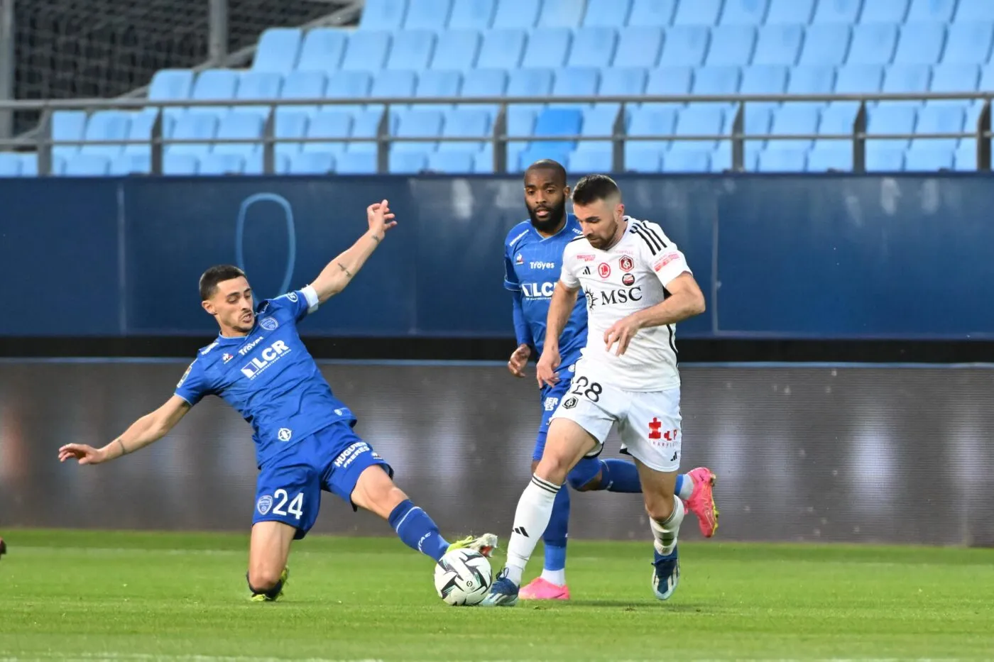 Angers en Ligue 1, Saint-Étienne, Rodez et Paris barragistes, Troyes en National