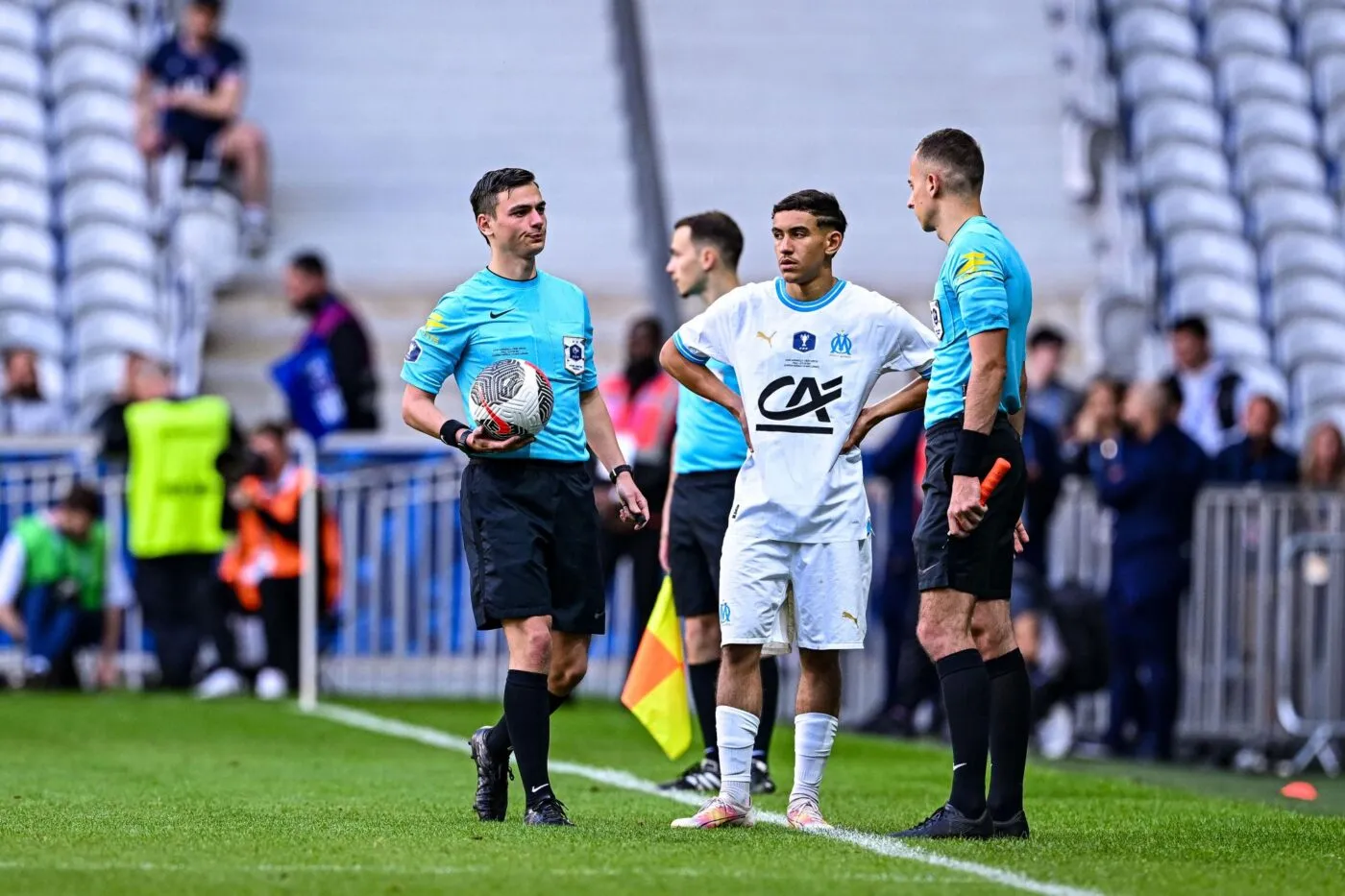 Jets de projectiles des supporters parisiens sur le gardien de l’OM, la finale de Gambardella suspendue