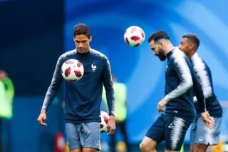 Raphaël Varane et Adil Rami au chevet de collégiens dans la lutte contre l’addiction aux écrans