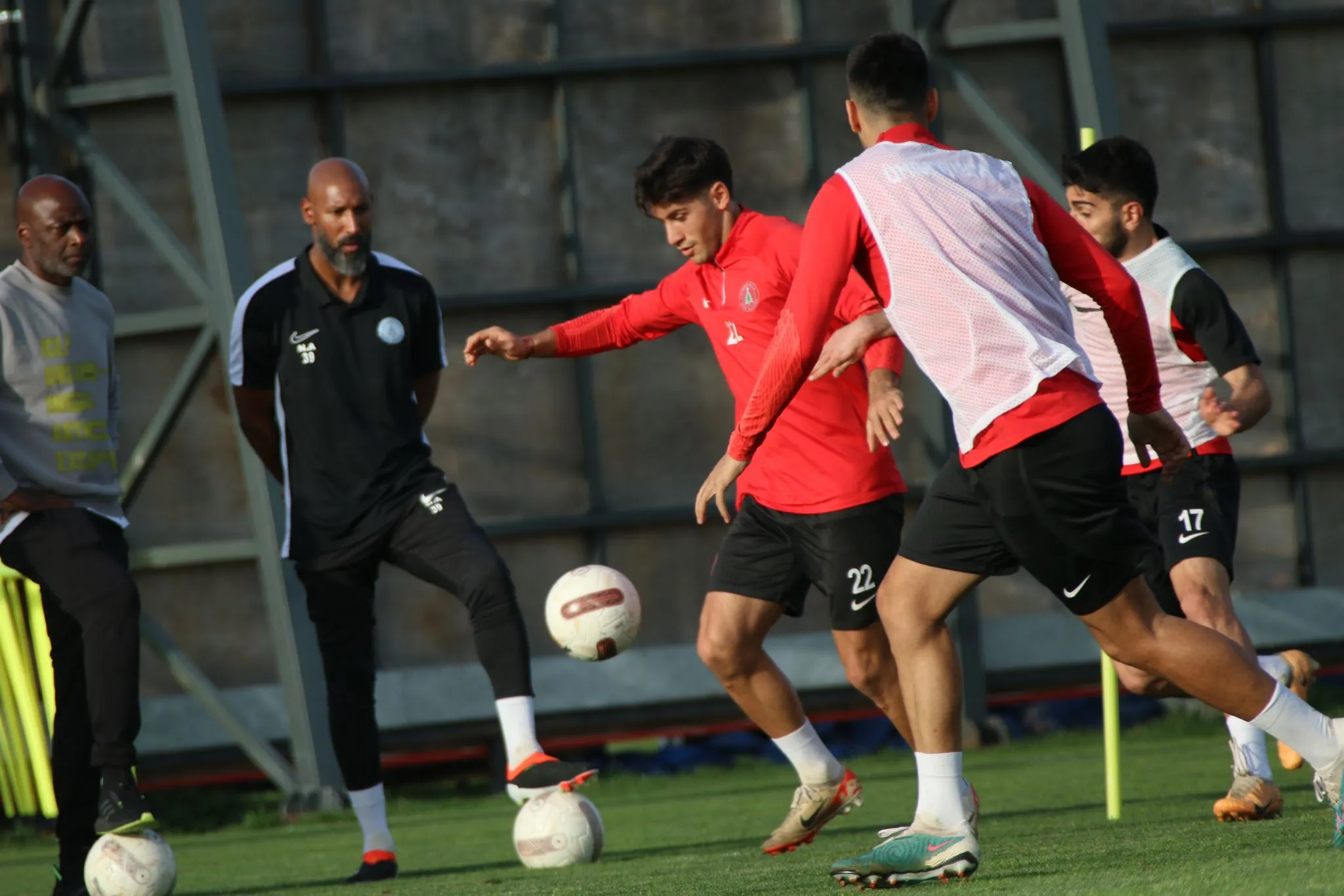 Nicolas Anelka à Ümraniye. Photos : Ümraniyespor.