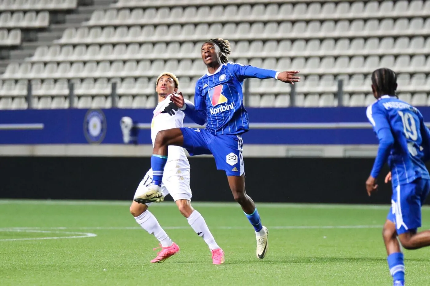 Le milieu de Versailles Chris-Kévin Nadje passe du National à la Ligue des champions