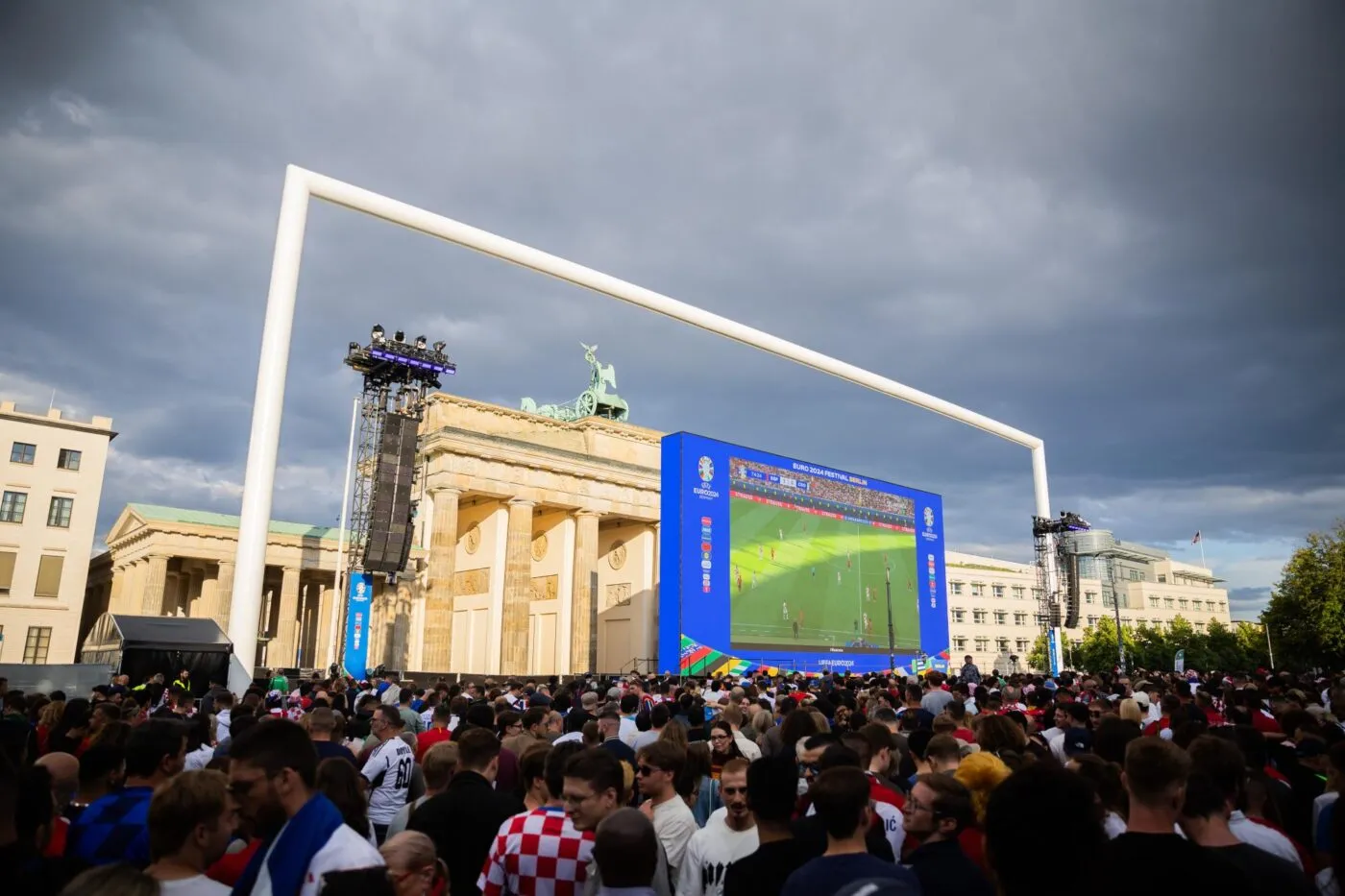 La police allemande a tiré sur un homme muni d’une hache près d’une fan zone