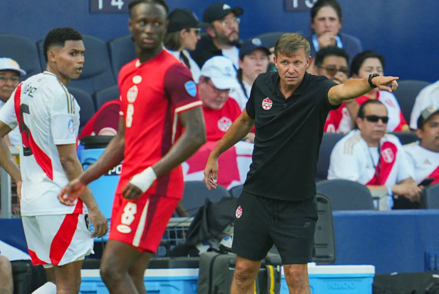 Un arbitre assistant fait un malaise lors de Pérou-Canada à la Copa América 