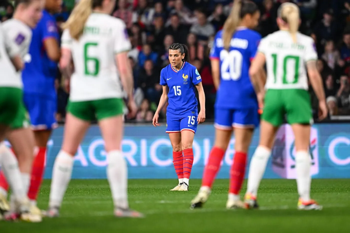 Les coups de pied arrêtés, nouvelle dépendance des Bleues