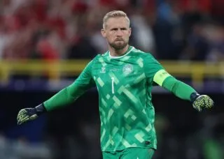 Kasper Schmeichel file au Celtic