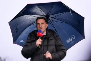 Gary Neville se retrouve aux platines lors d'un festival en Angleterre