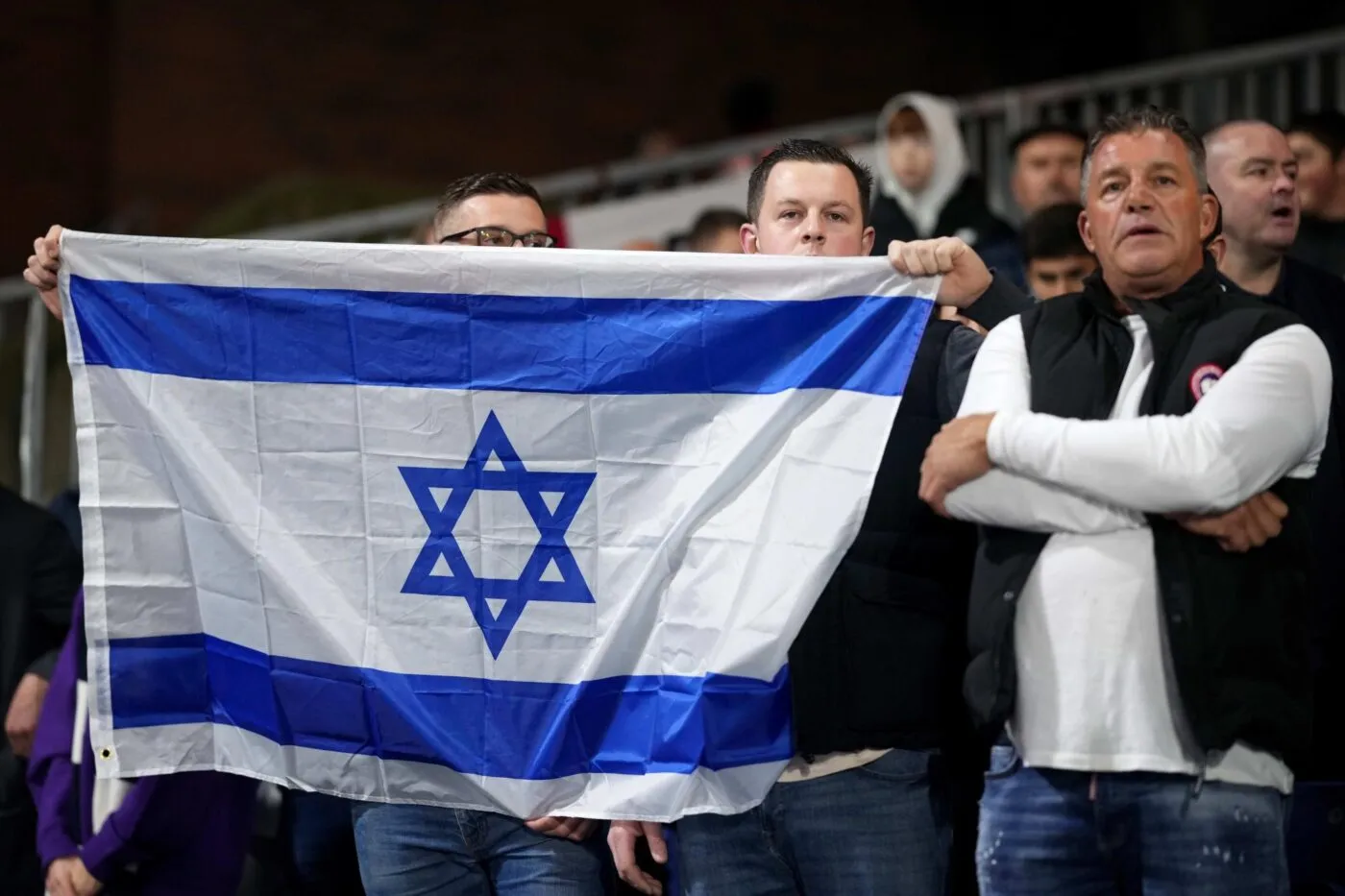 Un fan de Lionel Messi vole un drapeau israélien en croyant voler un drapeau argentin