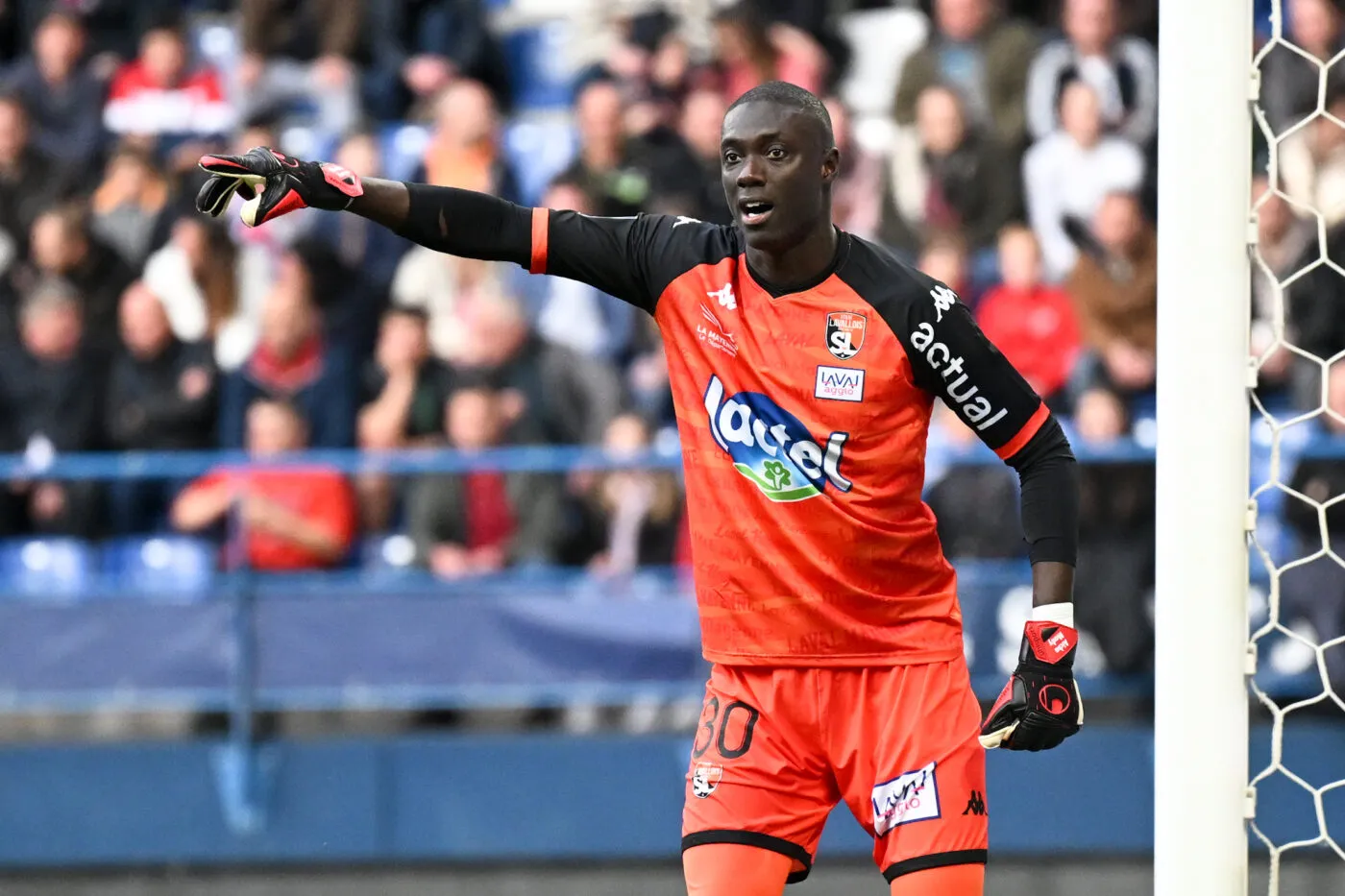 Laval jouera un match amical à huis clos à cause d&rsquo;une maladie sur un terrain