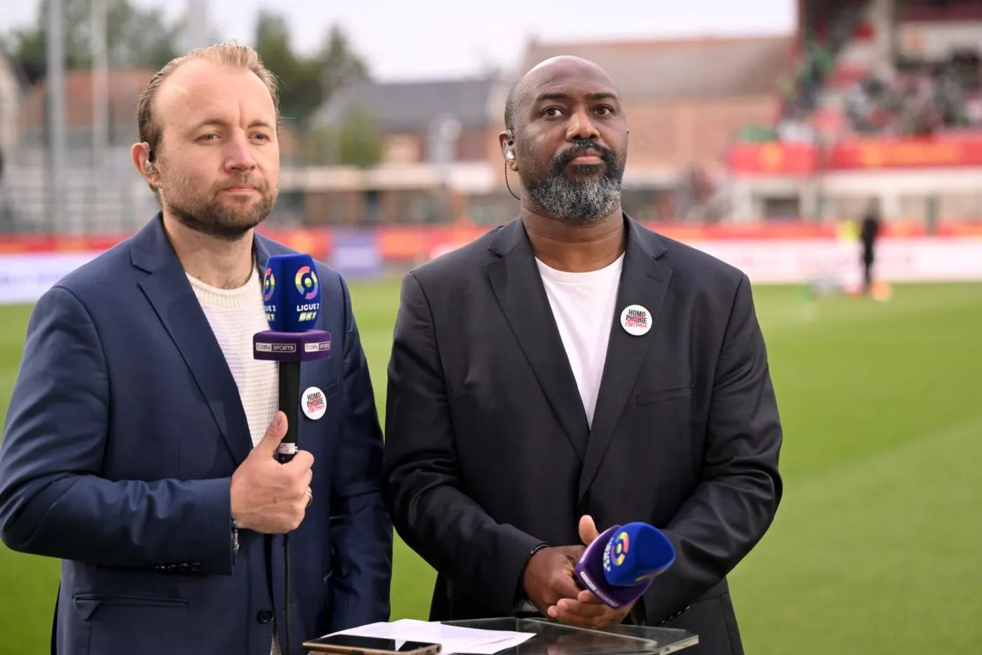 Le car régie de beIN Sports dégradé avant Grenoble-Laval