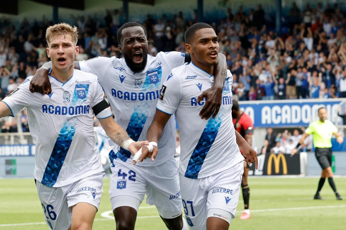 Auxerre renverse Nice sur le gong