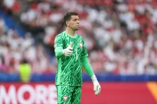 Wojciech Szczęsny range les gants