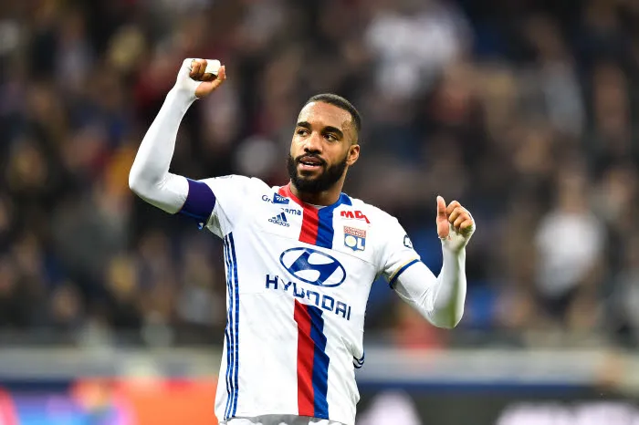 Dortmund se positionne sur Lacazette