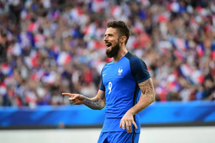 Giroud ultra-efficace en Bleu